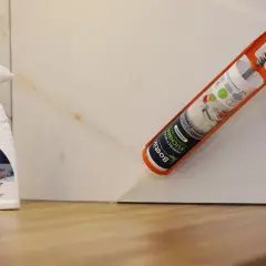 Aplikacja silikonu do blatu kuchennego. Bostik Perfect Seal do fug i uszczelnień.