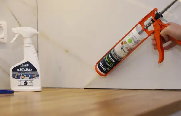 Aplikacja silikonu do blatu kuchennego. Bostik Perfect Seal do fug i uszczelnień.